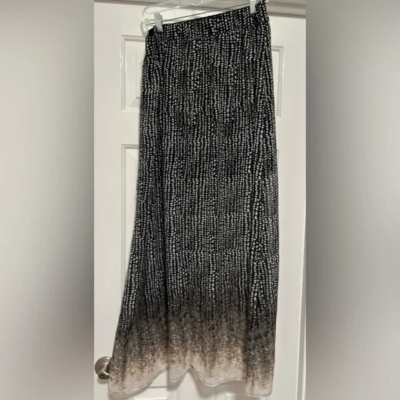 Elegant Black and White Patterned Skirt, XL - Picture 4 of 5
